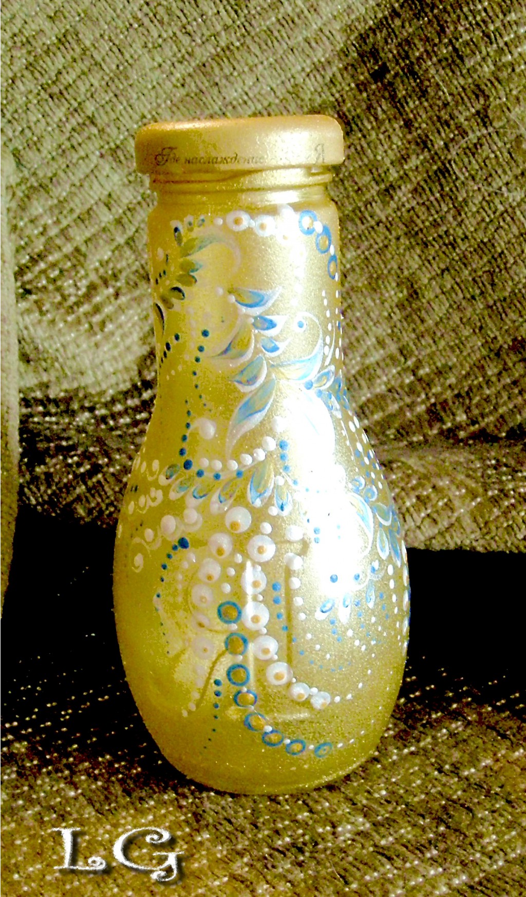 Бутылочка под что угодно / техника : роспись по стеклу акриловыми красками