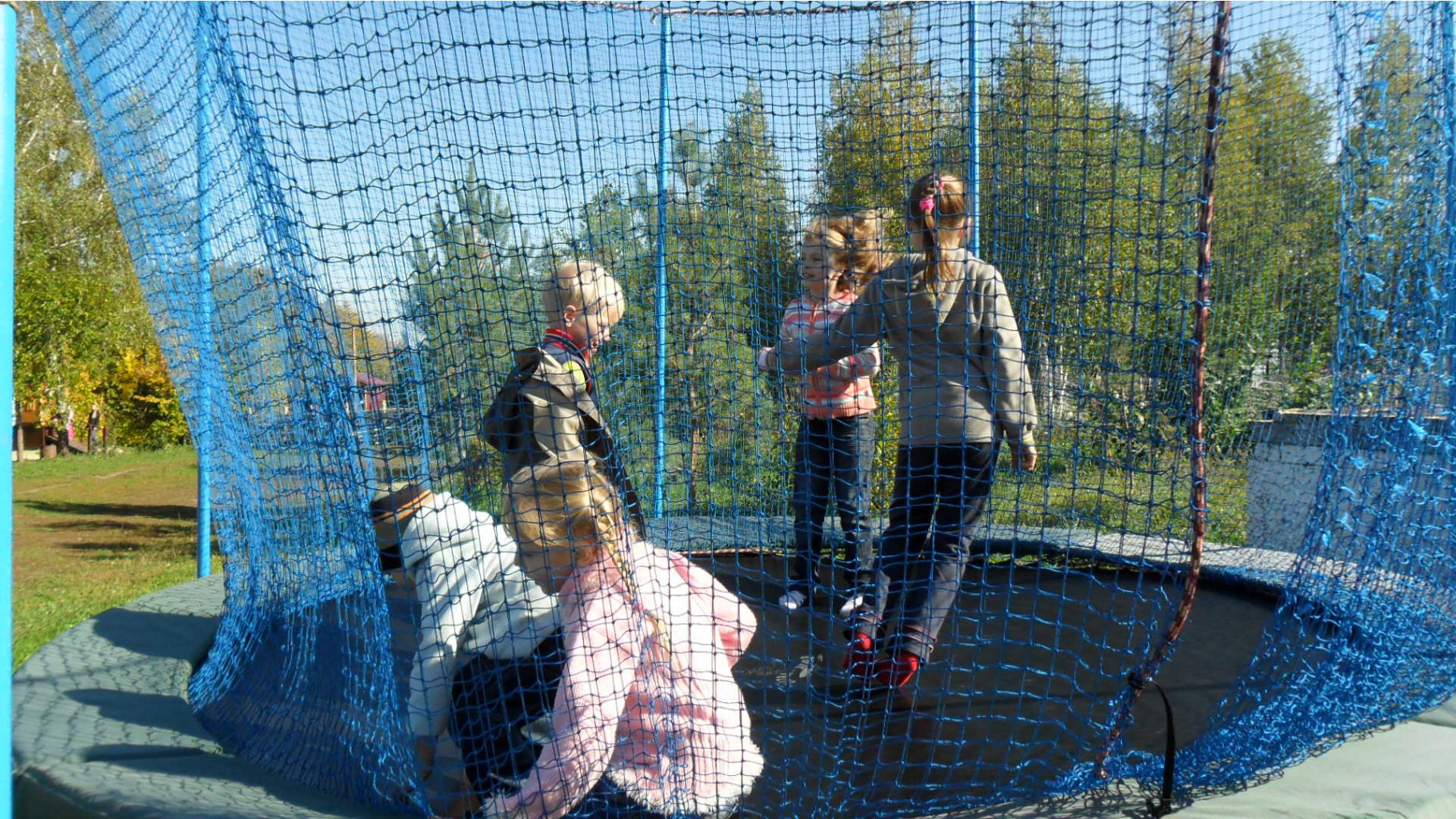 Новинки, батут - детское счастье )