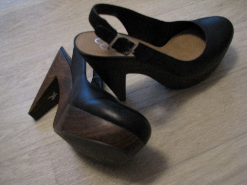 Jessica Simpson, .9,5