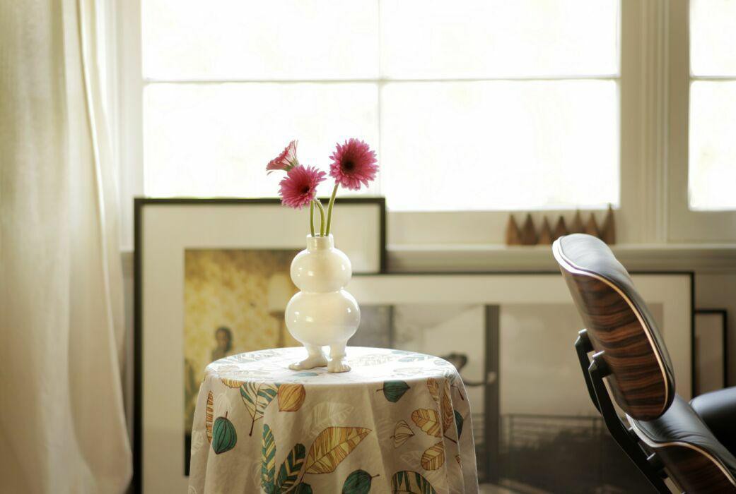 Vase_w_eamesHR.jpg