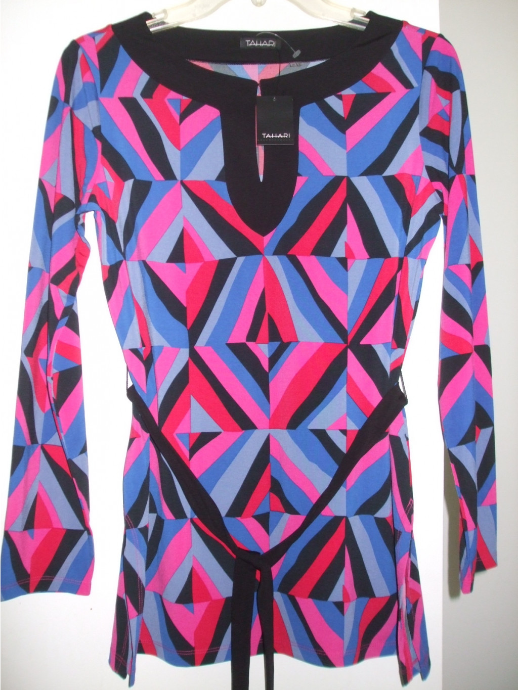  Tahari XS