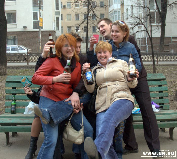 В самом низу Хорошая(нога слева)и Санчо Итальяно (рука с пакетиком сухариков)