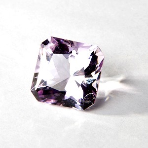 октагон 17,2ммна 17,2 мм, Мадагаскар, 21ct, 16 000рублей..jpg