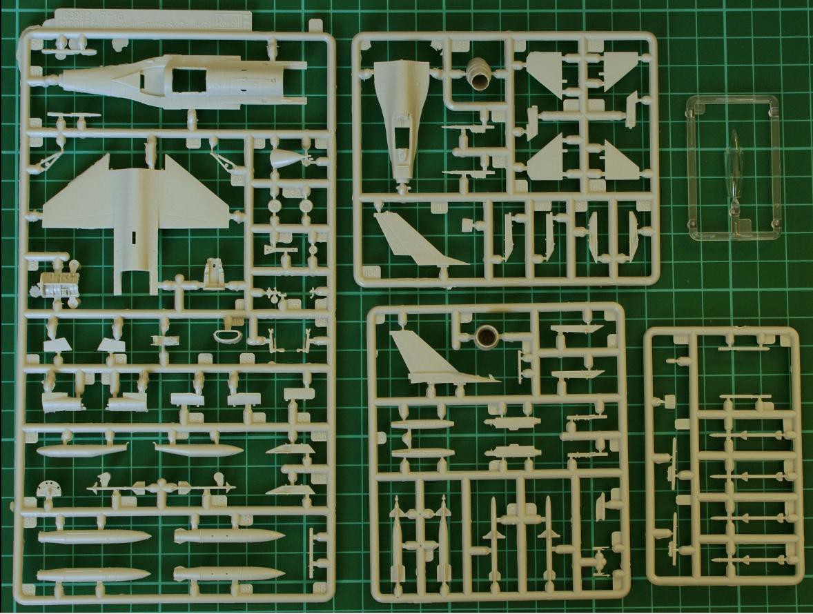 Revell F-16C 2.JPG