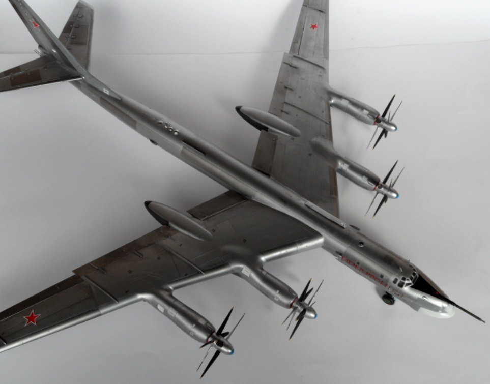 Trumpeter Tu-95MS 5.JPG