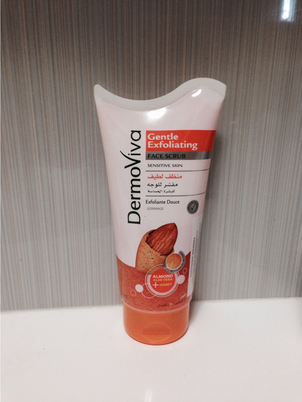    Dabur DermoViva Gentle Exfoliating -   150.....