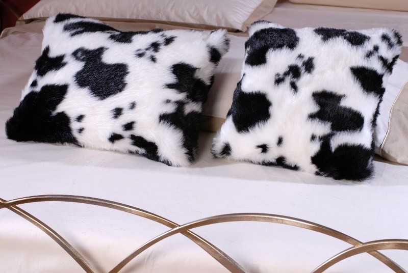 подушки телёнок черный П-1036 37*37 293руб,П-0977 50*50 390руб., п-1037 50*37 245руб.JPG