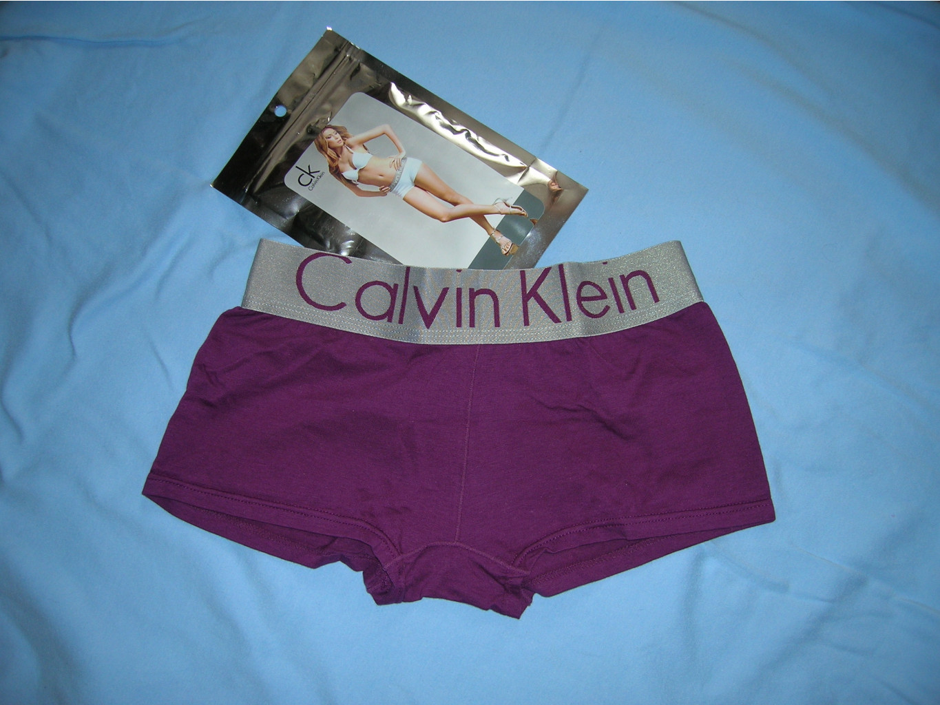  Calvin Klein,  ,  40-42