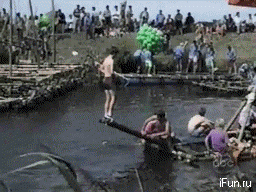 зацепился трусами.gif