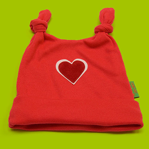 red_heart_hat__34134_zoom.jpg