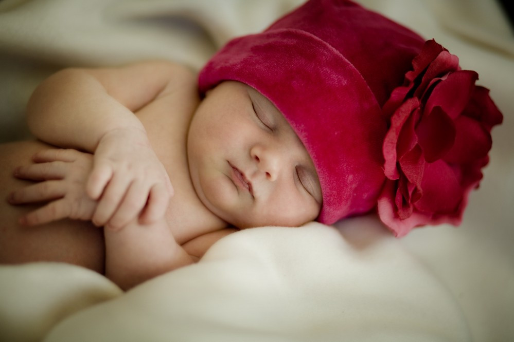 baby%2520in%2520pink%2520hat%2520hr[1].jpg