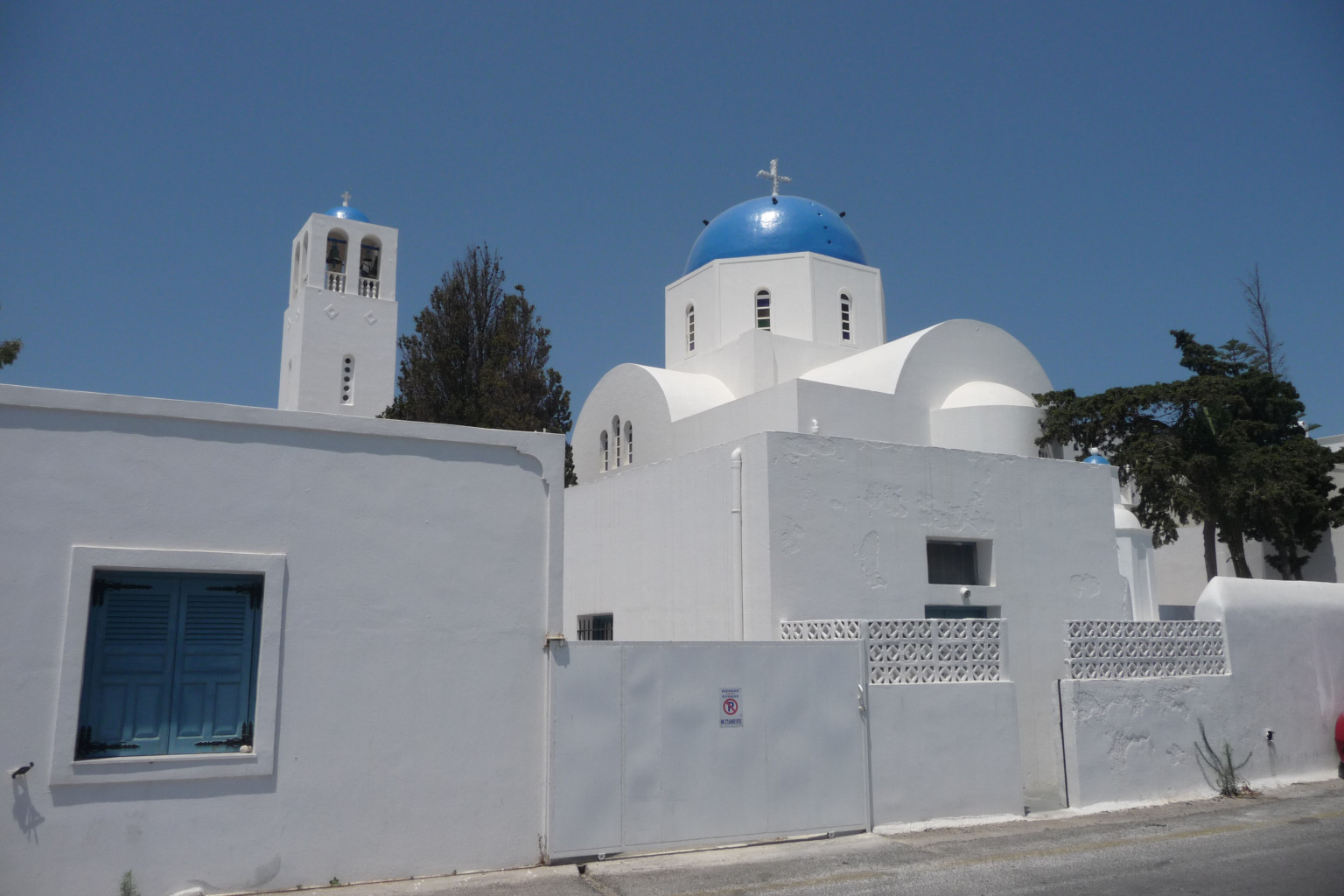 Santorini_Thira_Golub_Kupol.JPG