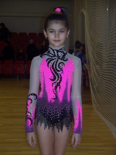 Poshiv_kupalnikov_dlya_hudozhestvennoj_gimnastiki.jpg