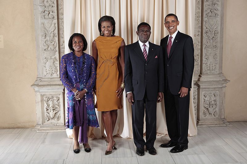 800px-Teodoro_Obiang_Nguema_Mbasogo_with_Obamas.jpg