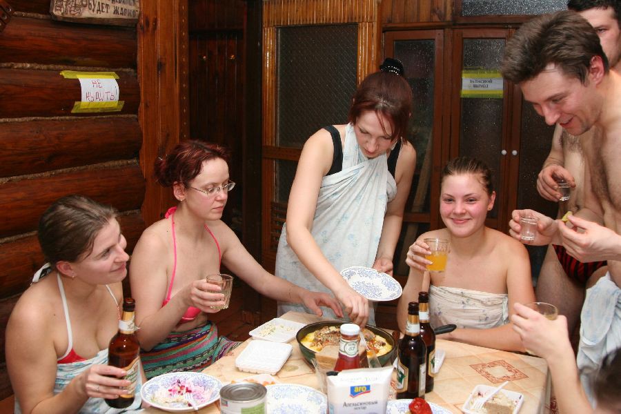 Большая и дружная компания