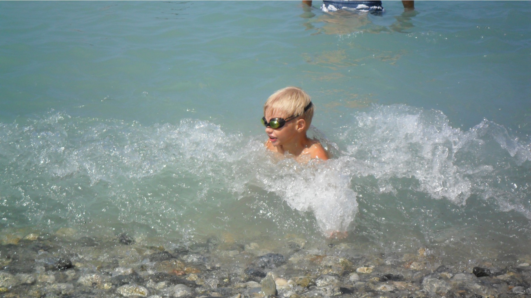 Мальчик и море )