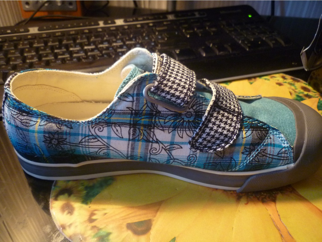  1319 Su*la Y, Pl*aid  24,5  39   38 - 38,5