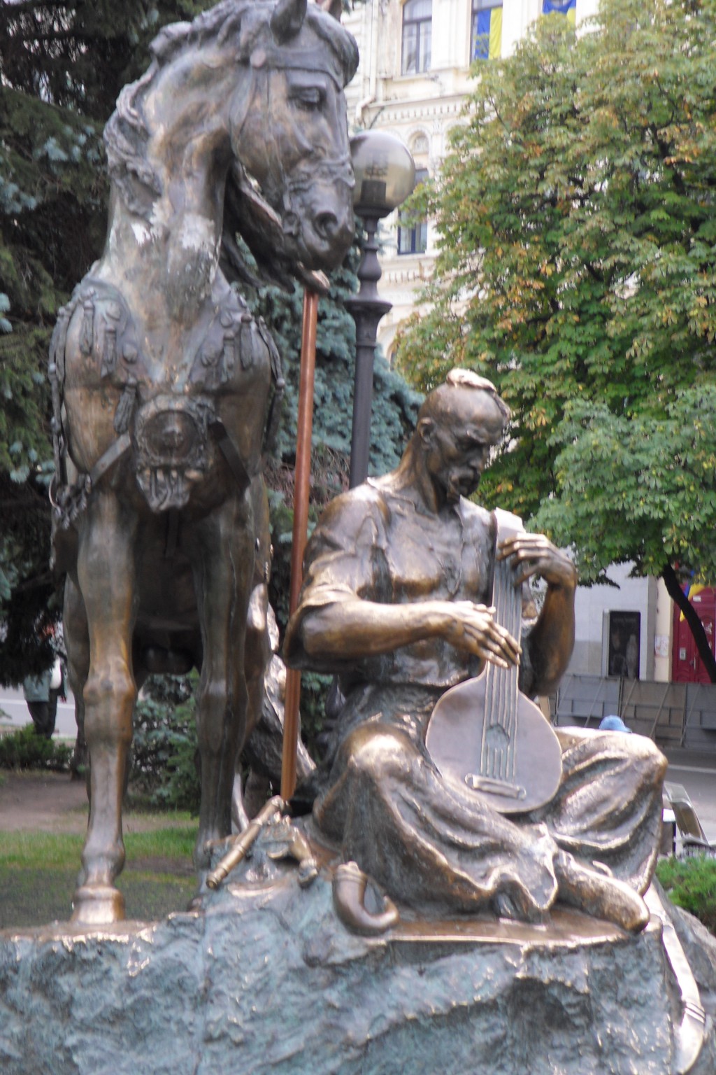 Памятник бандуристу на Майдане
