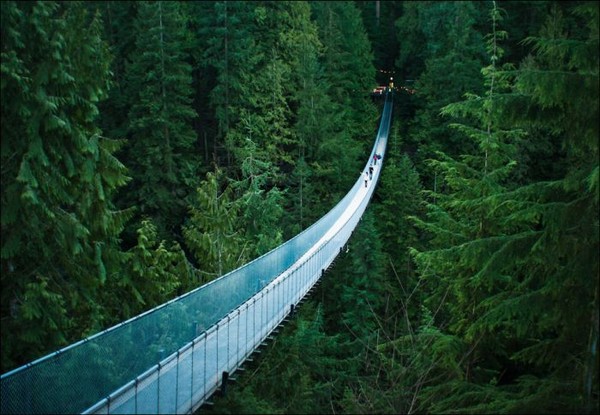 1326920888_capilano_suspension_bridge_01.jpg