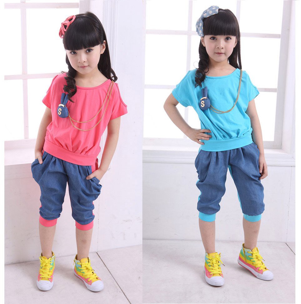 http://www.aliexpress.com/item/5sets-lot-2012-fashion-girl-s-summer-short-sleeve-t-shirt-short-pants-2pieces-clothing-set/560492501.html