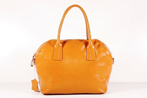 Furla 100% .   .  2 300. 