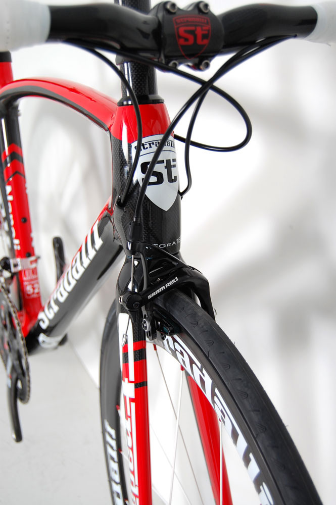 stradalli_napoli_bike_sram_red_black_50_85mm_carbon_clinchers_selle_italia_10.jpg