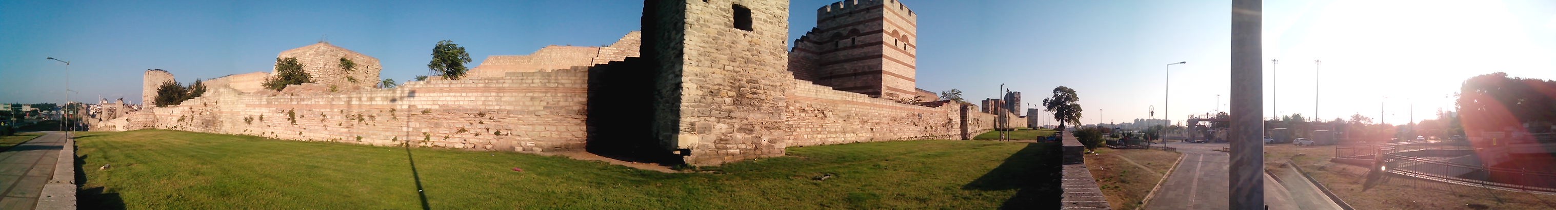 Панорама стены Константинополя.jpg