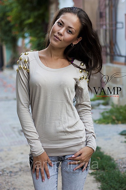 Кофта 1647 бежевая. Кофта с шипами на плечах в стиле Dress-code. Материал трикотаж. Размеры s,m. Цена 712 руб..jpg