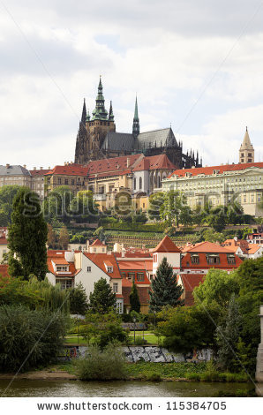 stock-photo-the-royal-castle-in-prague-115384705.jpg