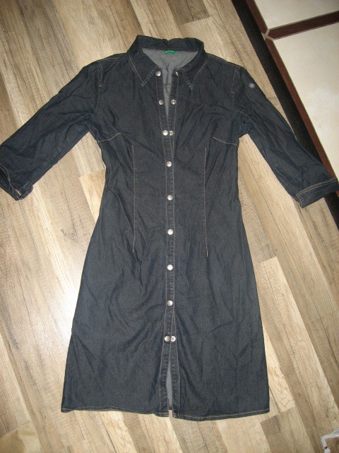    Benetton, - 44, 300 