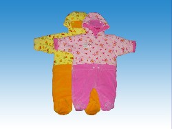 Комбинезон велюр на синтепоне Болик(К)Размеры 68, 74 Цвет разная цветовая гамма с рисунками Состав 100% ХБ Ткань Велюр на синтепоне. 1 штука в упаковке одного размера Производитель (Моск460руб.jpg