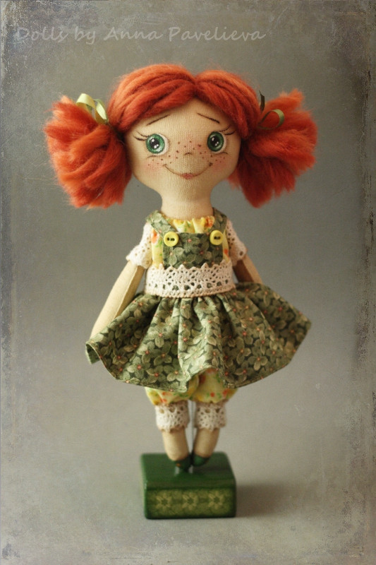 Red_head_textile_doll_1.JPG