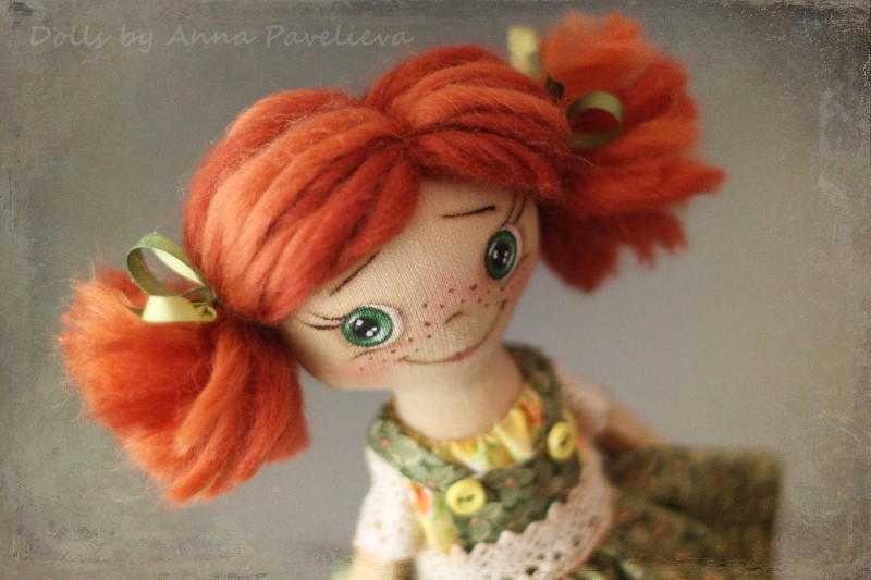 Red_head_textile_doll_face_upclose_1.jpg
