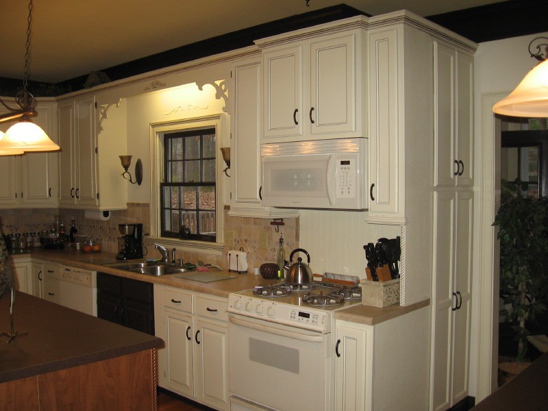 painting-kitchen-cupboards-white.jpg