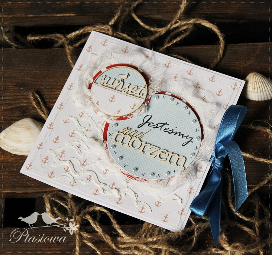 SUMMER AT THE SEASIDE - round tags-1.jpg