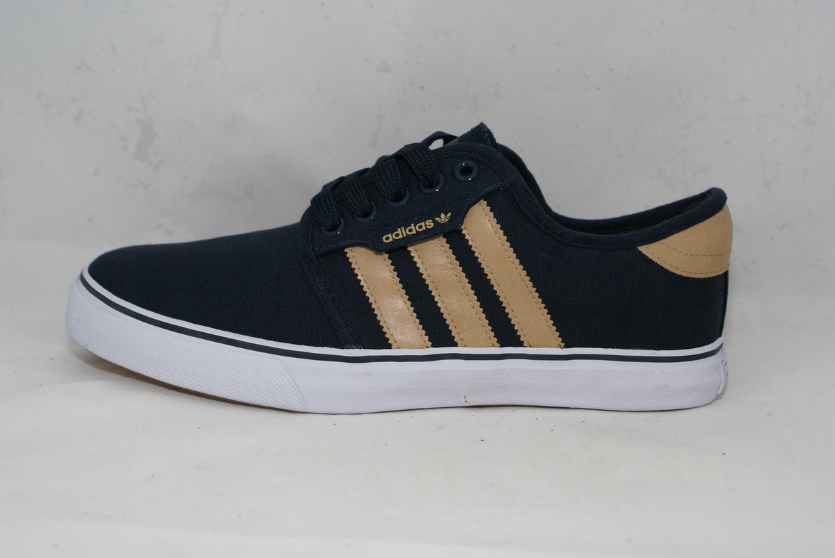 LY-3044.  adidas.  740 ..JPG