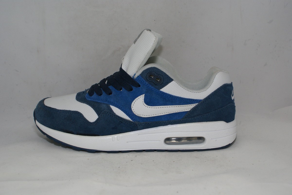 LY-3677.  Nike.  703 ..JPG