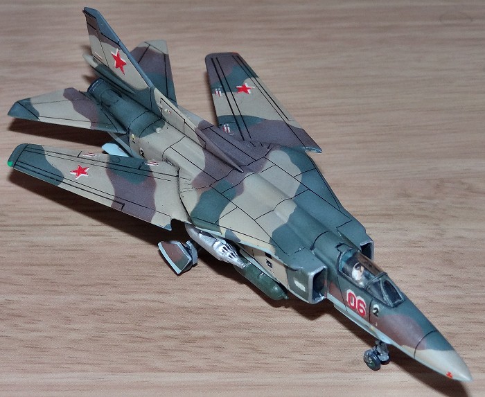 Dragon MIG-27 2.jpg