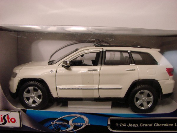 31205  Jeep Grand Cherokee Laredo.jpg