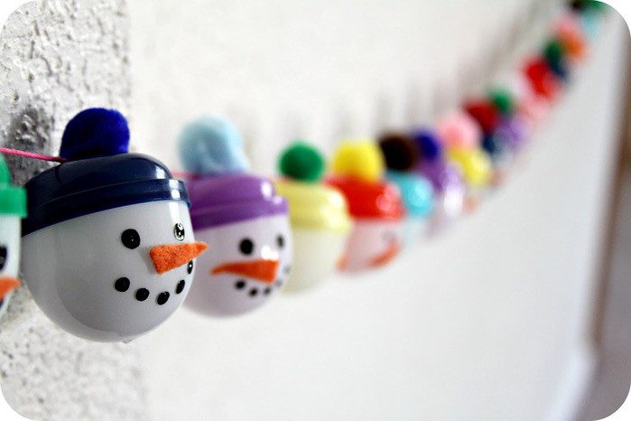 93501224_Snowman_Advent_Garland.jpg