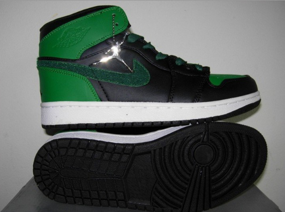 Jordan 1 Retro Nike.png