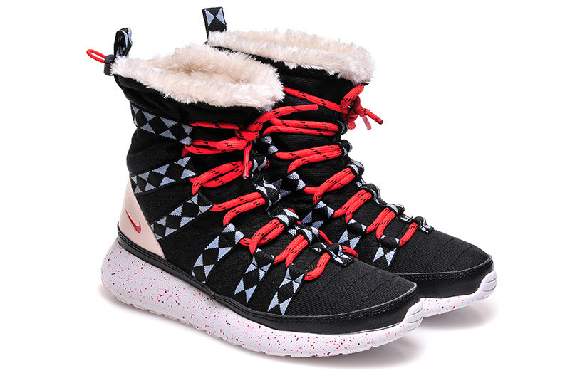 wmns rosherun sneakerboot.jpg