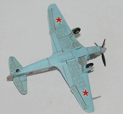 144 _ Bandai Yak-9 9d.jpg