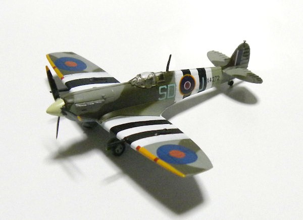 F-Toys WKC4 Spitfire RAF 1.jpg