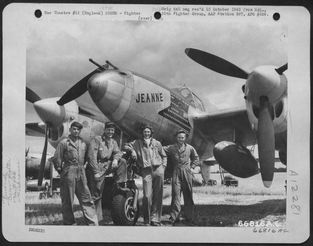 144 F-Toys P-38J Stripes 5.jpg
