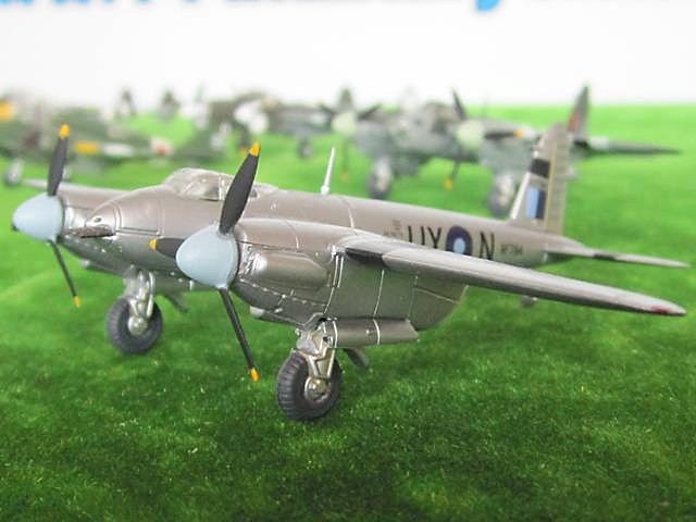 F-Toys DH-98 Silver 4.jpg