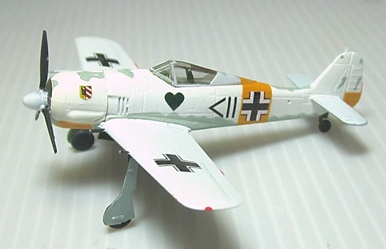 F-Toys WKC13 Fw.190 White 1.jpg