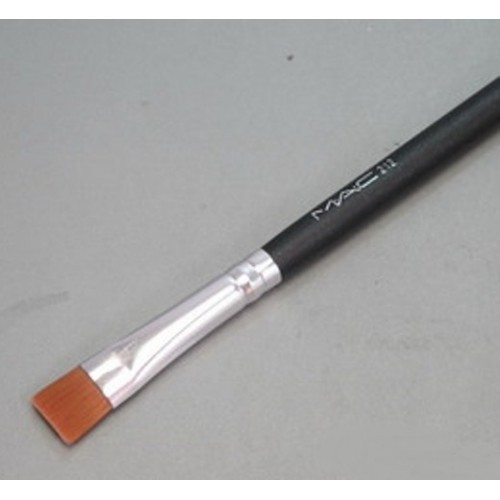 212  Flat Definer Brush 210.00.JPG