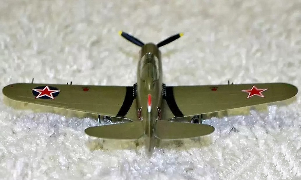 Easymodel P-39 Rechkalov 9.jpg