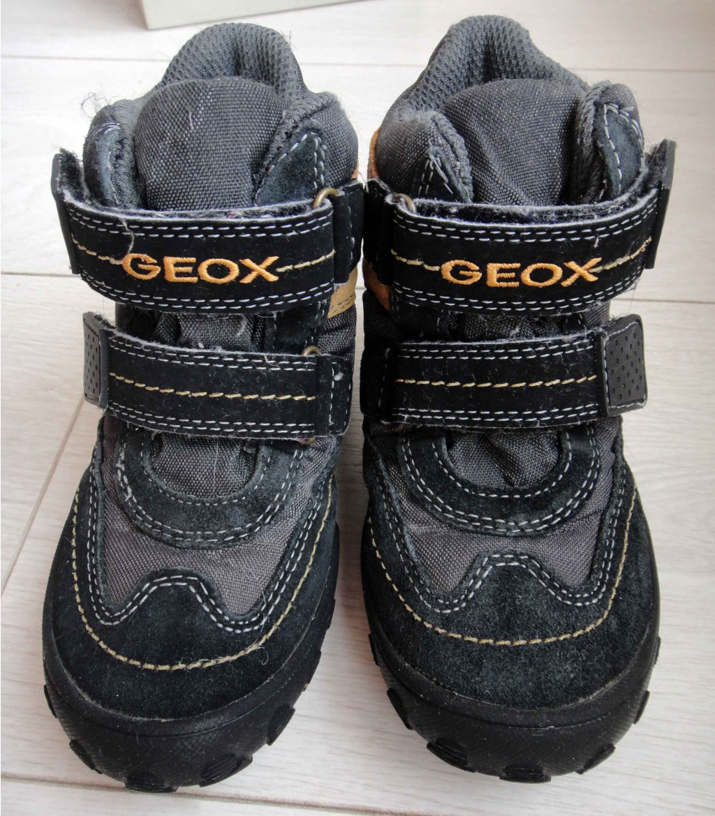 geox.  25. 900.